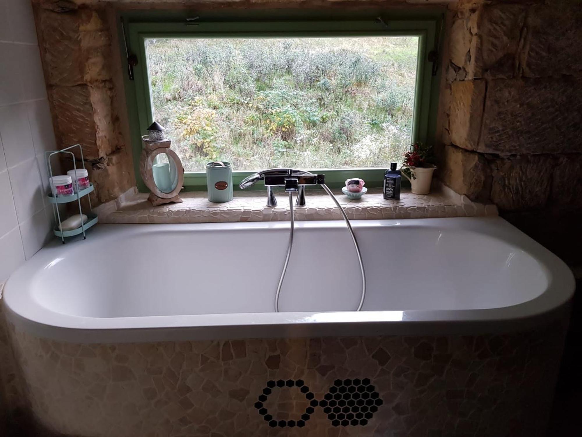 Enjoy Cozy Romance Hills Forest Gardens Views Sauna Whirlpool Bath Appartement