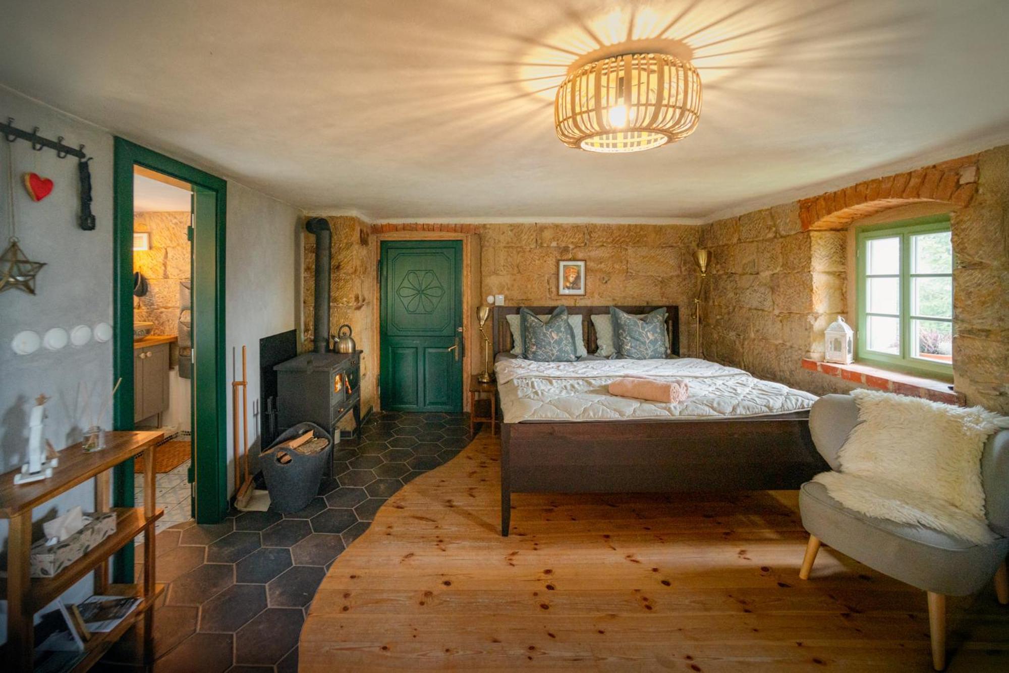 Апартаменты Enjoy Cozy Romance Hills Forest Gardens Views Sauna Whirlpool Bath Яблонне-в-Подьештеди